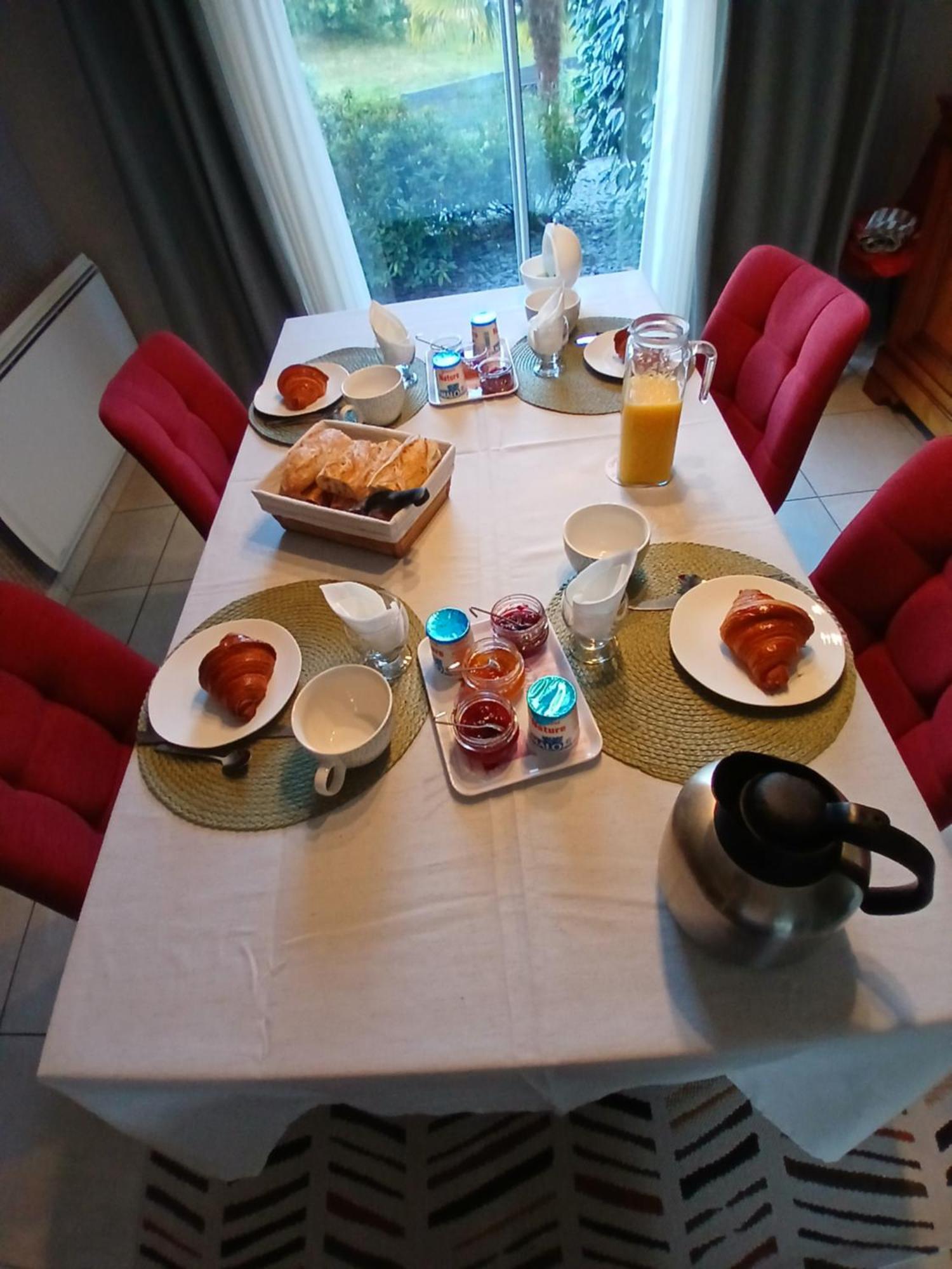 Chez Bernard et Nicole Bed and Breakfast Betton Buitenkant foto